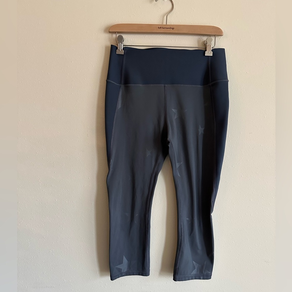 GapFit Sculpt Compression Cropped Star Leggings Size L